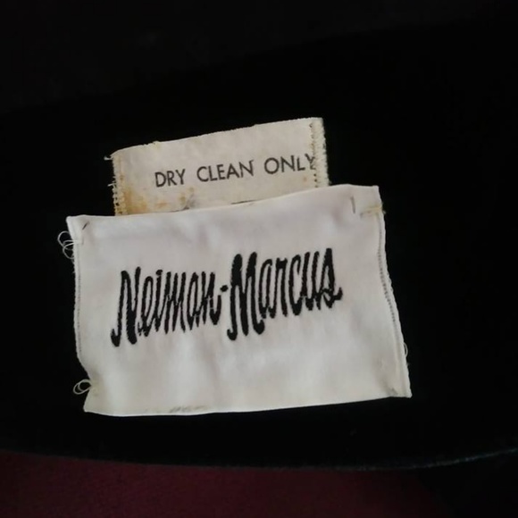 ❌️SOLD/other online site Neiman Marcus Jacket - Picture 4 of 4